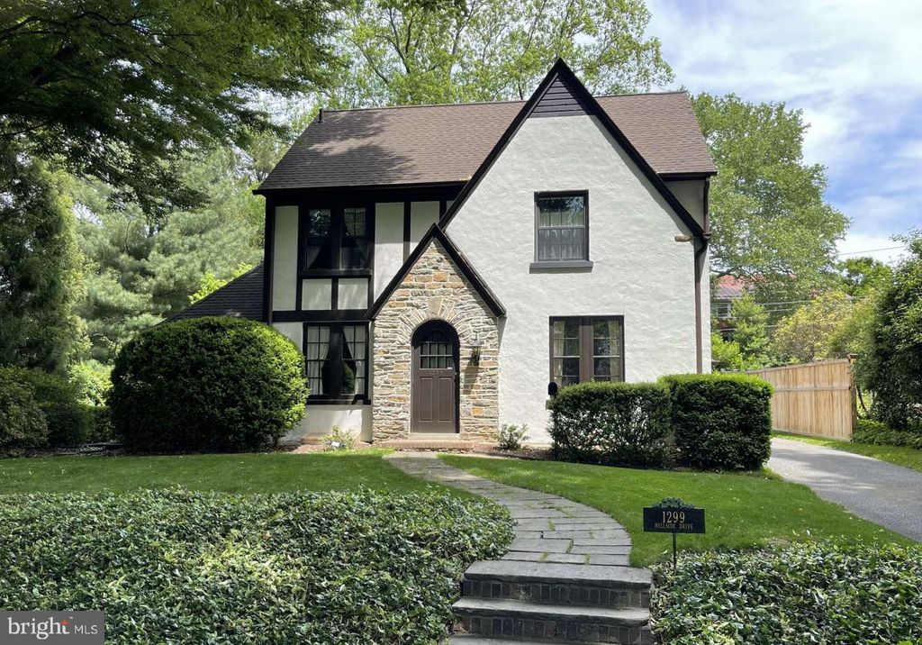 1299 HILLSIDE DR, Lancaster, PA 17603