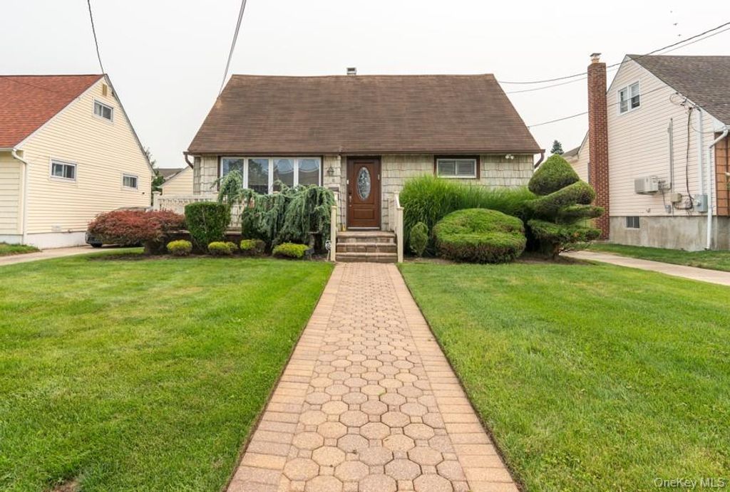 81 Montgomery Avenue, Oceanside, NY 11572 — exterior