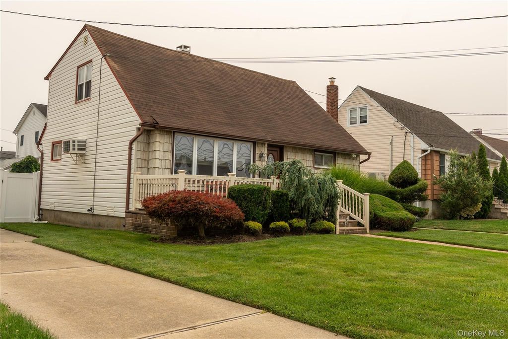 81 Montgomery Avenue, Oceanside, NY 11572 — photo 2