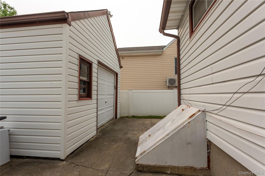 81 Montgomery Avenue, Oceanside, NY 11572 — photo 4