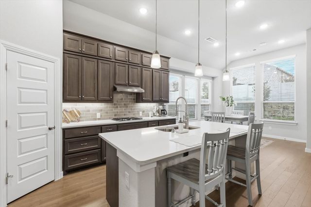 812 Hawks Way, Argyle, TX 76226