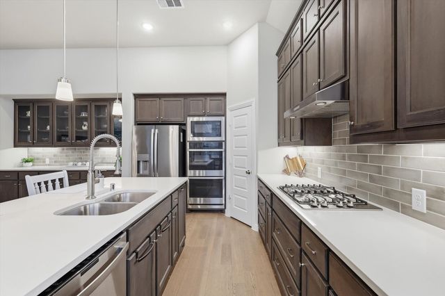 812 Hawks Way, Argyle, TX 76226