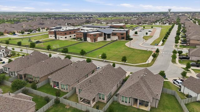 812 Hawks Way, Argyle, TX 76226