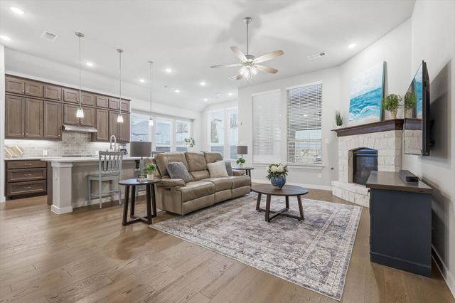 812 Hawks Way, Argyle, TX 76226