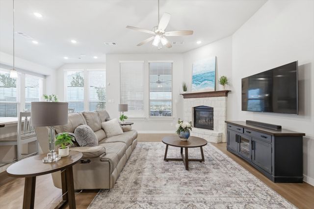 812 Hawks Way, Argyle, TX 76226