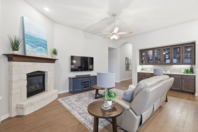 812 Hawks Way, Argyle, TX 76226