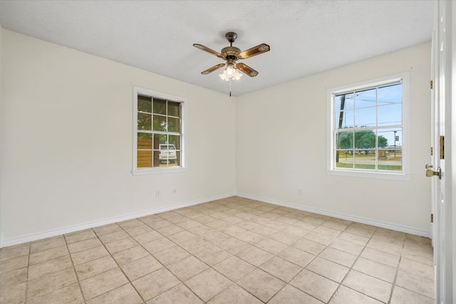 599 S Oak Street, Van, TX 75790