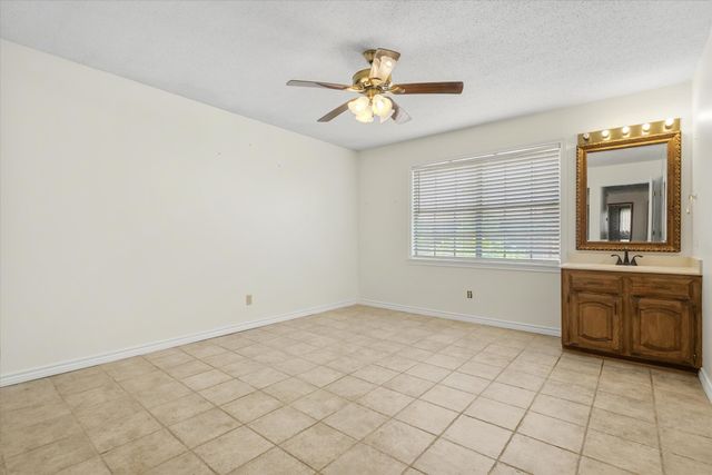 599 S Oak Street, Van, TX 75790
