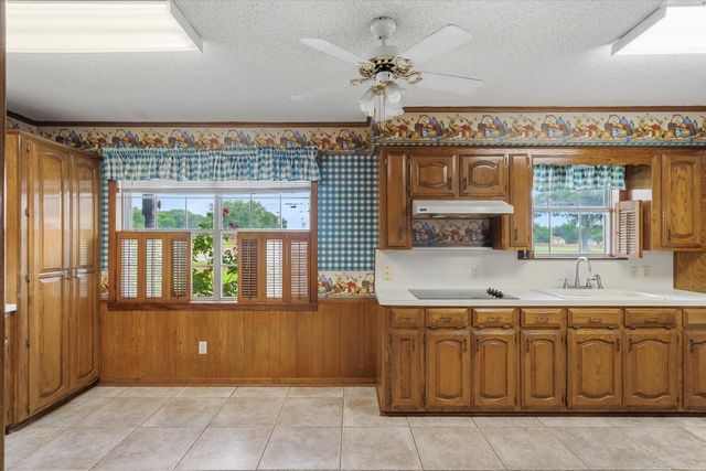 599 S Oak Street, Van, TX 75790