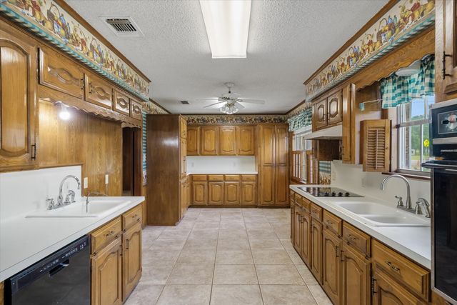 599 S Oak Street, Van, TX 75790