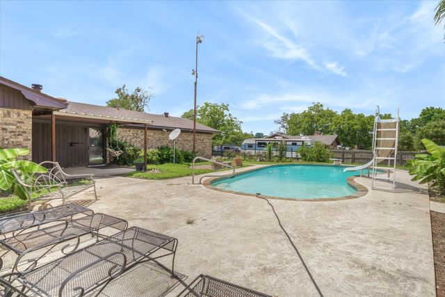 599 S Oak Street, Van, TX 75790