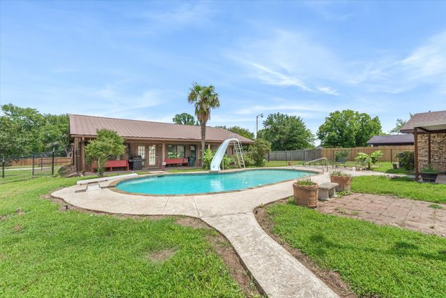 599 S Oak Street, Van, TX 75790
