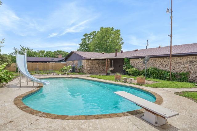 599 S Oak Street, Van, TX 75790