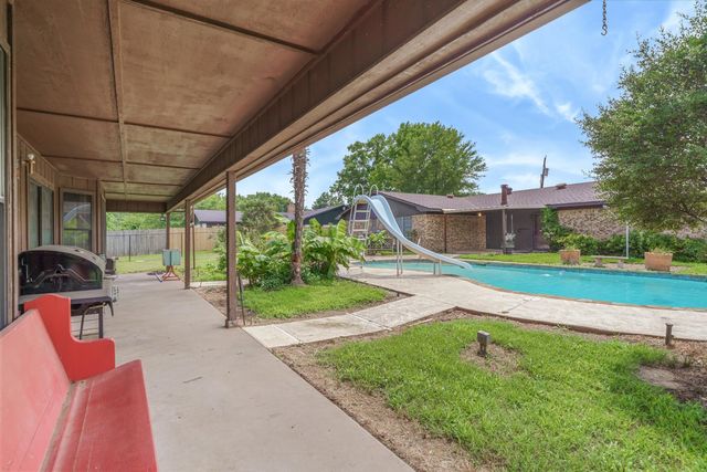 599 S Oak Street, Van, TX 75790