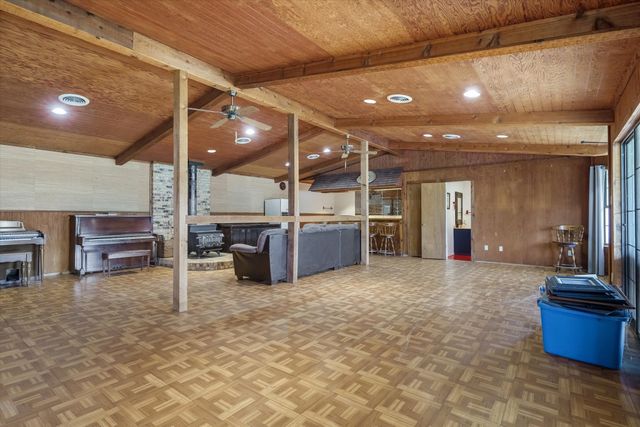 599 S Oak Street, Van, TX 75790