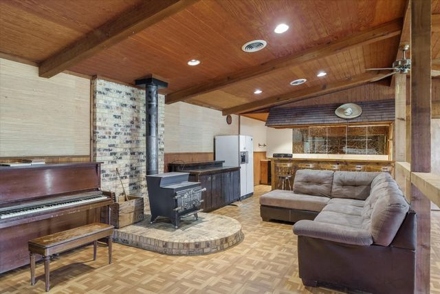 599 S Oak Street, Van, TX 75790