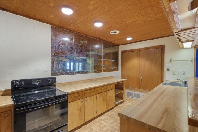 599 S Oak Street, Van, TX 75790