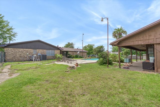 599 S Oak Street, Van, TX 75790