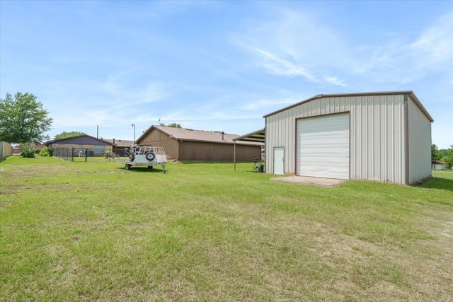 599 S Oak Street, Van, TX 75790