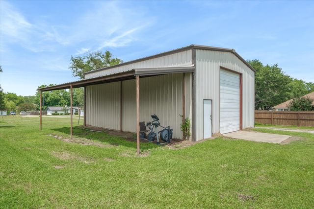 599 S Oak Street, Van, TX 75790