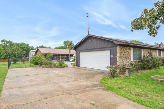 599 S Oak Street, Van, TX 75790