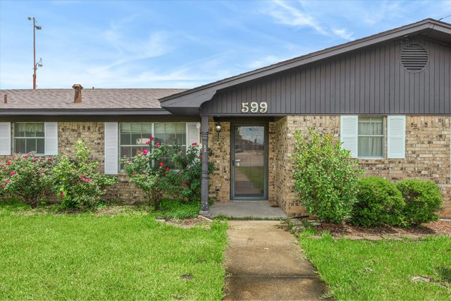 599 S Oak Street, Van, TX 75790