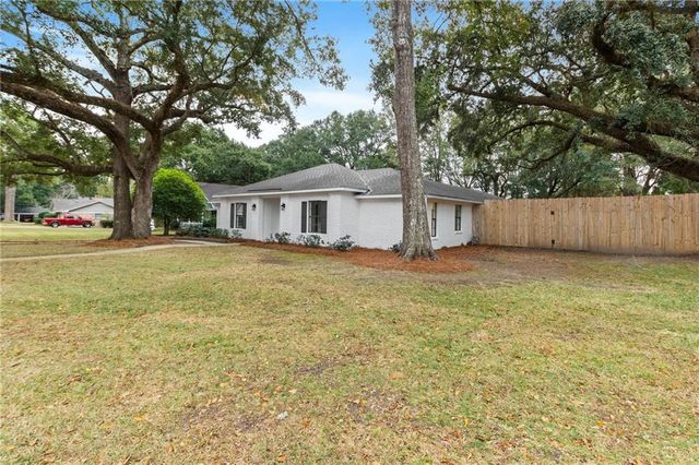 6009 Laurel Wood Court, Mobile, AL 36609