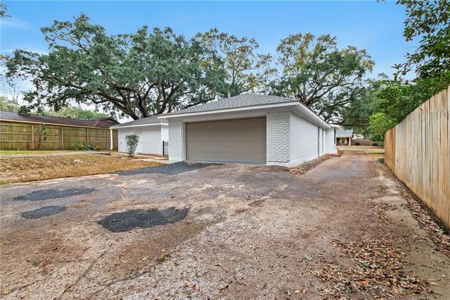 6009 Laurel Wood Court, Mobile, AL 36609