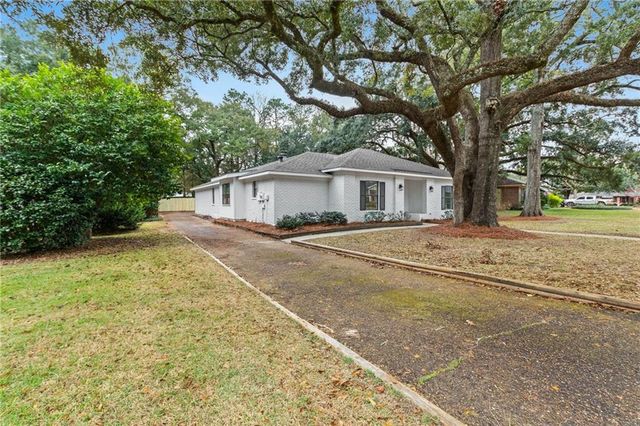 6009 Laurel Wood Court, Mobile, AL 36609