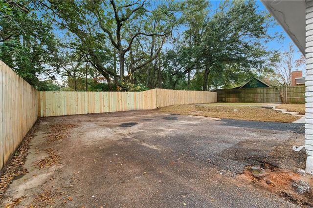 6009 Laurel Wood Court, Mobile, AL 36609