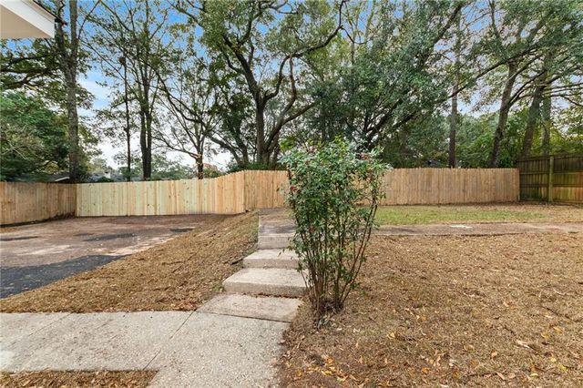 6009 Laurel Wood Court, Mobile, AL 36609