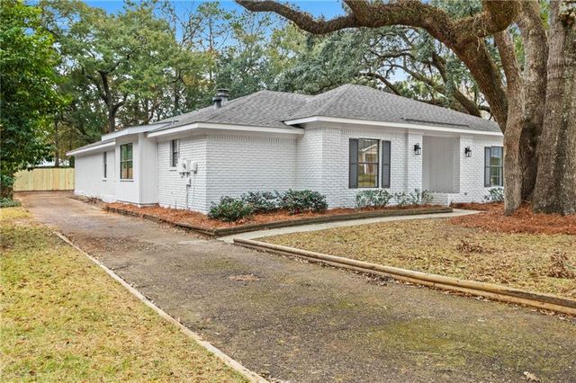 6009 Laurel Wood Court, Mobile, AL 36609