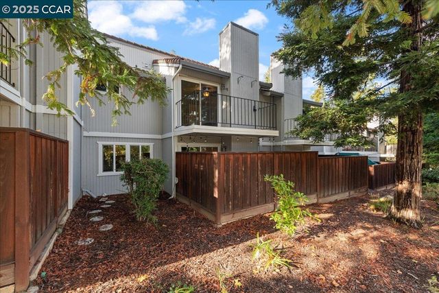 206 Buena Vida Ct, Martinez, CA 94553