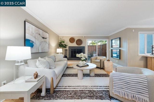 206 Buena Vida Ct, Martinez, CA 94553