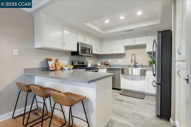 206 Buena Vida Ct, Martinez, CA 94553