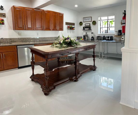 2077 Carambola Road, West Palm Beach, FL 33406