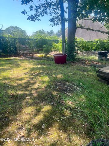 14 Tuyahov Boulevard, Toms River, NJ 08755