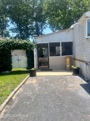 14 Tuyahov Boulevard, Toms River, NJ 08755