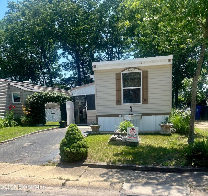 14 Tuyahov Boulevard, Toms River, NJ 08755