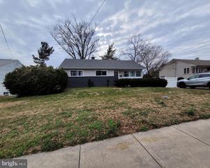 116 CHAPEL AVE E, Cherry Hill, NJ 08034