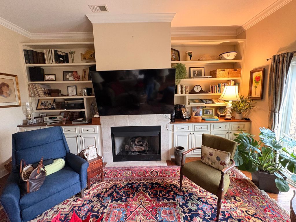 Image 10 of property listing at 1010 Lighterman Way, Charleston, SC 29412