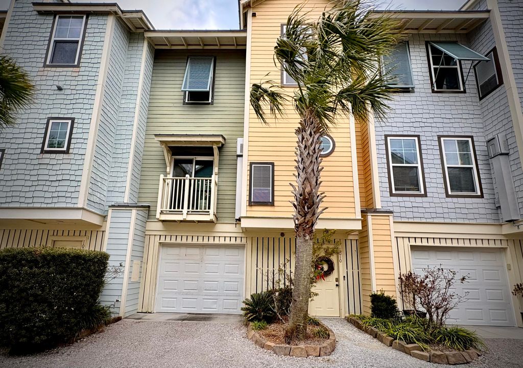 Image 11 of property listing at 1010 Lighterman Way, Charleston, SC 29412