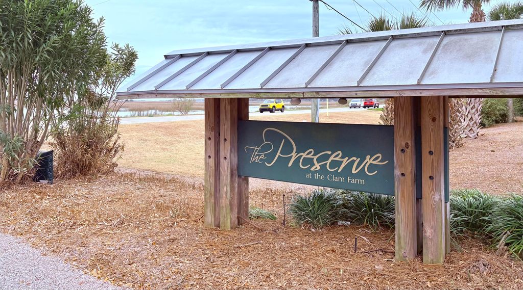 Image 13 of property listing at 1010 Lighterman Way, Charleston, SC 29412