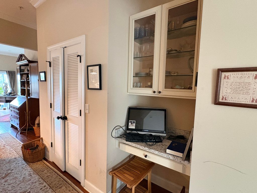 Image 8 of property listing at 1010 Lighterman Way, Charleston, SC 29412