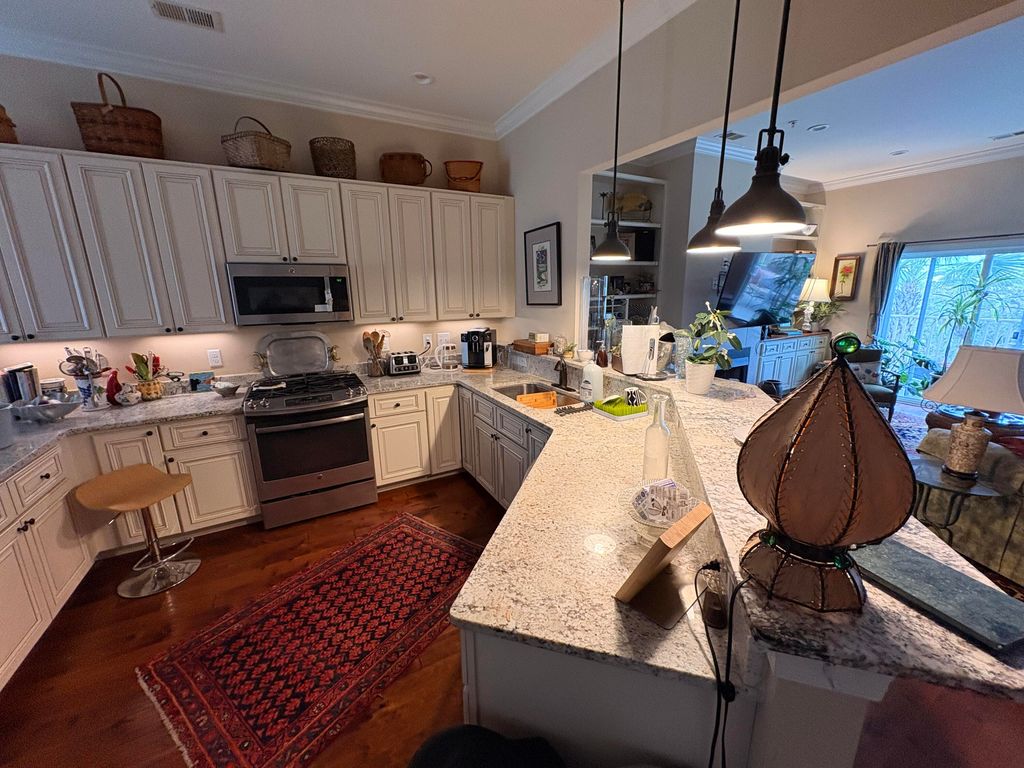 Image 9 of property listing at 1010 Lighterman Way, Charleston, SC 29412