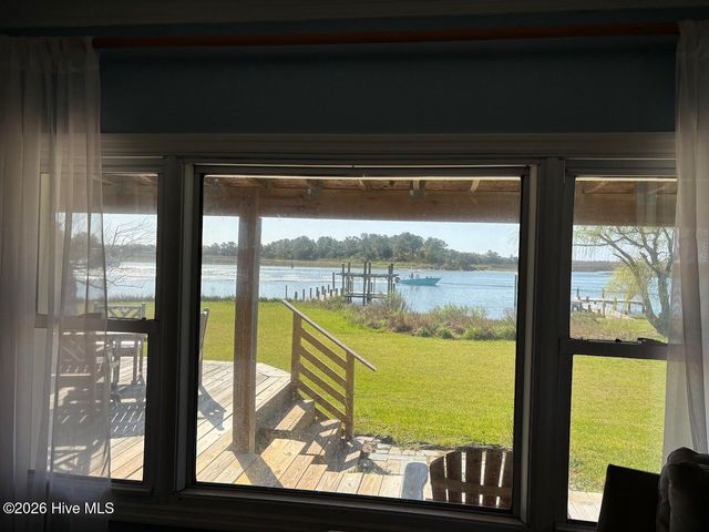 258 Shell Rock Landing Road, Hubert, NC 28539