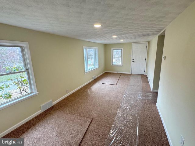 1325 CONEWAGO AVE, Manchester, PA 17345