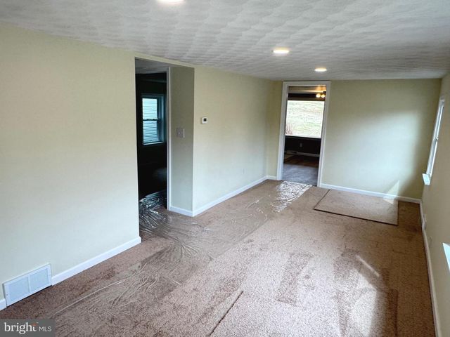 1325 CONEWAGO AVE, Manchester, PA 17345