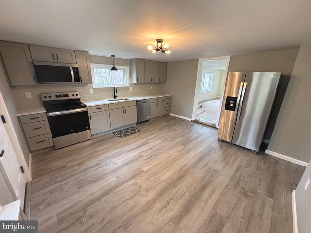 1325 CONEWAGO AVE, Manchester, PA 17345