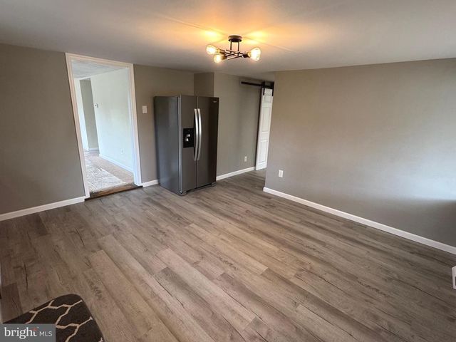 1325 CONEWAGO AVE, Manchester, PA 17345